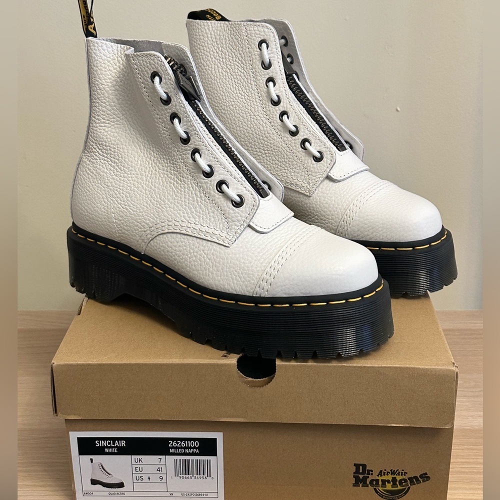 Dr.Martens Sinclair white boots